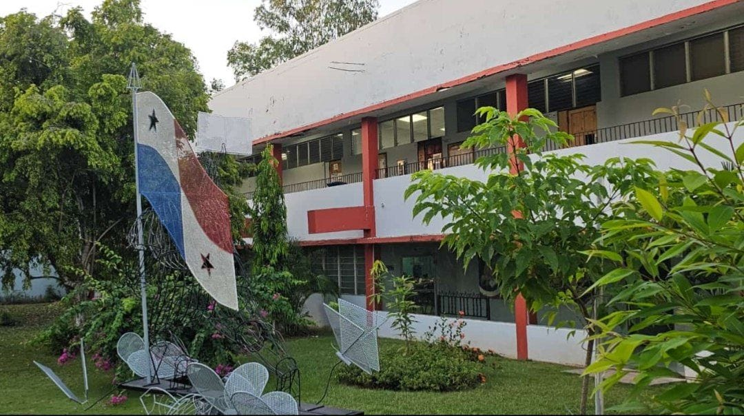 CENTRO REGIONAL UNIVERSITARIO DE AZUERO